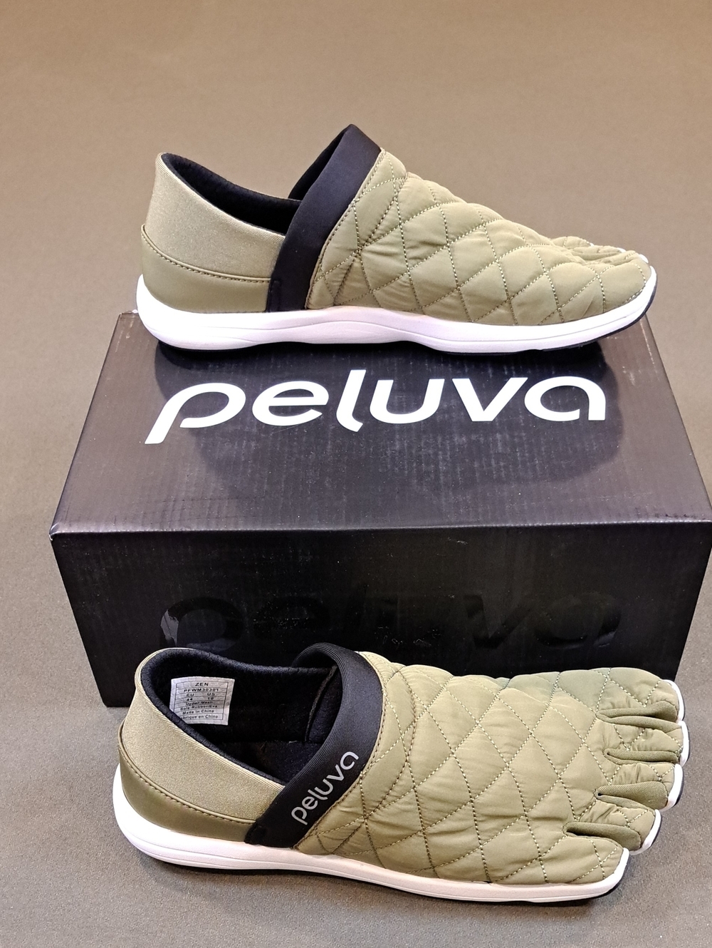 Peluva Men's Zen Active Slip-On - Color: Ivy Green / White - Size: 10